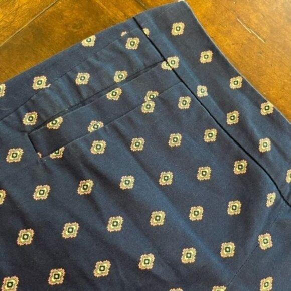 J. Crew Chino Style Short Blue with Medallion Print in Pink, yellow green Size 4 - Picture 3 of 6